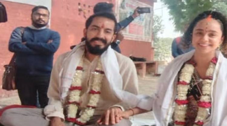 बुद्ध की प्रथम उपदेश स्थली में विदेशी जोड़े ने हिंदू रिवाज से की शादी