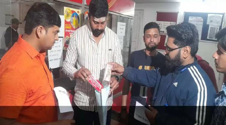 स्वामी प्रसाद मौर्य को BHU से भेजी गई श्रृंगार सामग्री और कीड़ी मारने की दवा