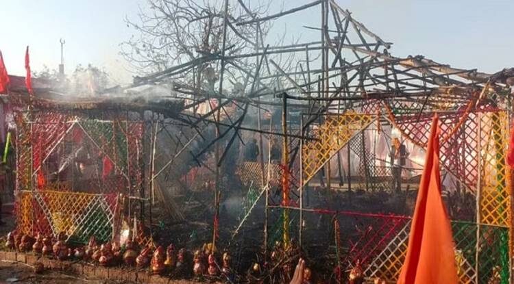 दुर्गाकुंड मंदिर परिसर में यज्ञ मंडप में शॉर्ट सर्किट से लगी आग
