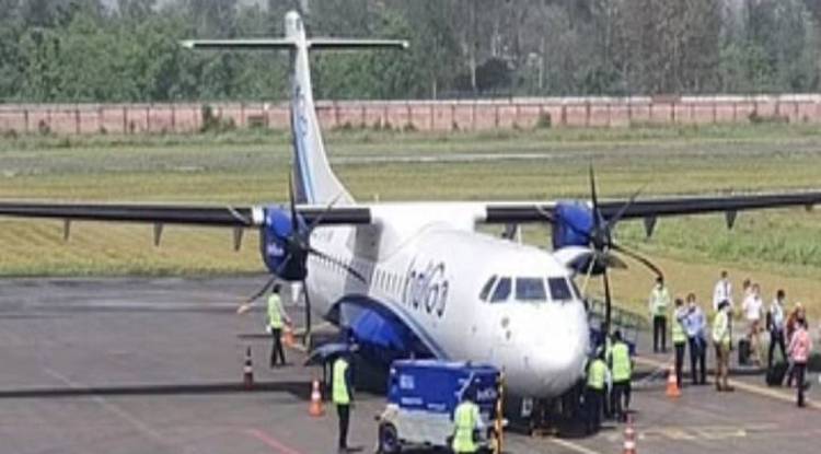 इंडिगो के वाराणसी- बेंगलुरु विमान में आई तकनीकी खराबी, हुई इमरजेंसी लैंडिंग