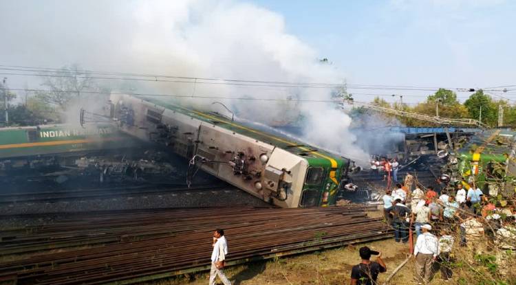 मध्य प्रदेश में बड़ा ट्रेन हादसा: दो मालगाड़ियां आपस में टकराईं, एक लोको पायलट की मौत, पांच घायल