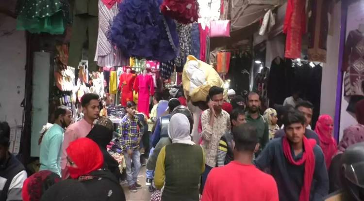 ईद पर बाजारों में लौटी रौनक, खरीदारी करने पहुंच रहे लोग