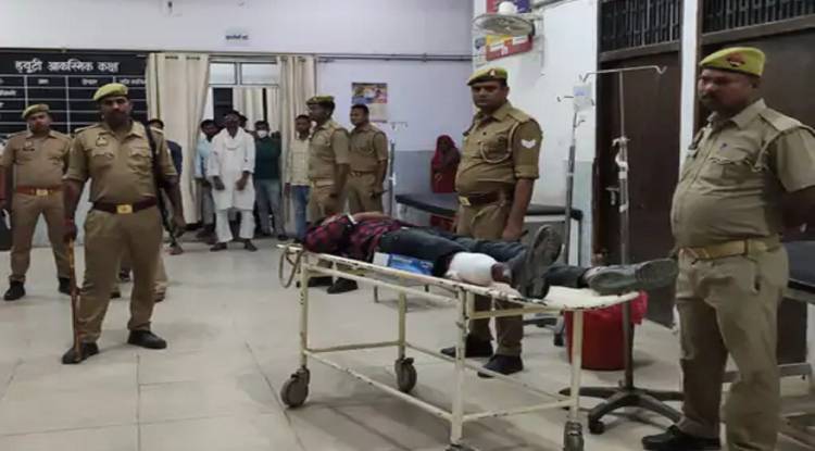 मऊ में पुलिस की बदमाशों से मुठभेड़: 25 हजार के इनामी को पैर में लगी गोली, दूसरा मौका देखकर फरार