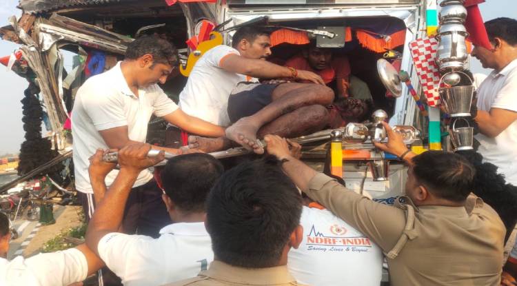 ट्रकों की भीषण टक्कर से रिंग रोड पर हुआ हादसा, NDRF टीम ने रेस्क्यू कर बचाई ड्राइवर की जान
