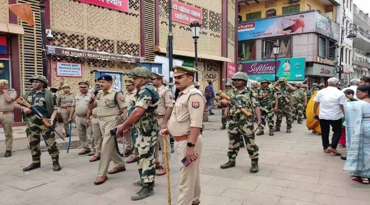 चुवाव के मद्देनज़र पुलिस संघ BSF का फ्लैग मार्च