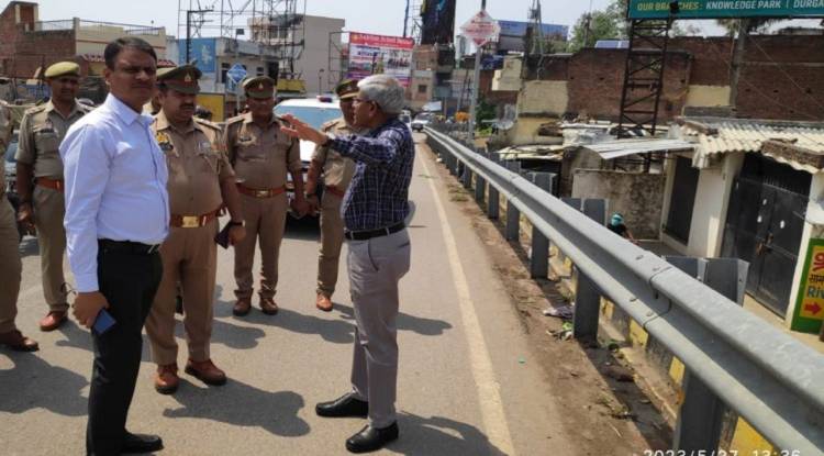 पुलिस कमिश्नर और DM ने रामनगर-सामने घाट पुल का किया निरीक्षण, भारी वाहनों के आवागमन पर लगाया प्रतिबंधित