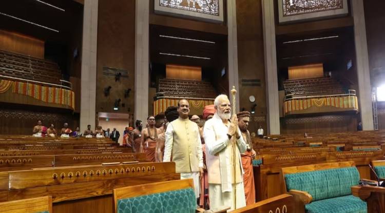 पीएम मोदी ने देश को समर्पित किया नया संसद भवन, कहा- अब यहीं से लिखा जाएगा इतिहास