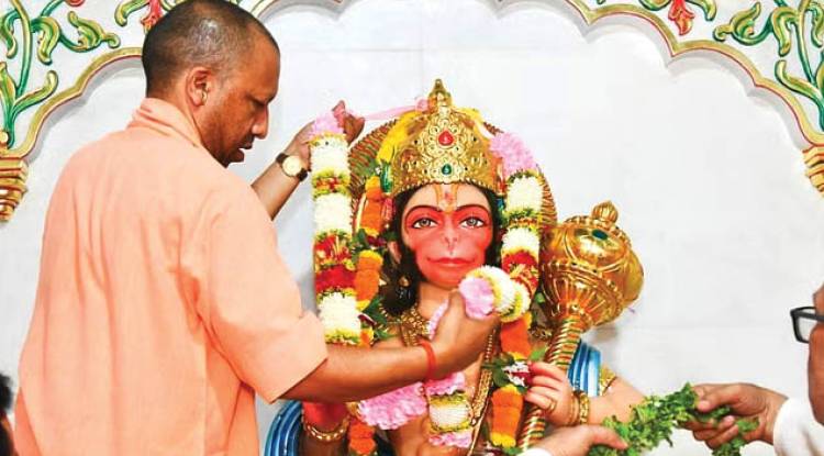 हनुमान जयंती पर गोरखनाथ मंदिर में  योगी ने किया दर्शन