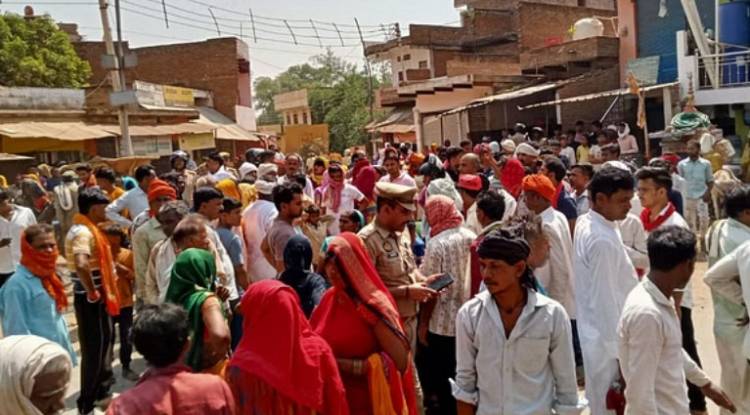  बाइक में टक्कर लगी तो माफी मांगकर जाने लगा ट्रैक्टर चालक, नाराज लोगों ने पीछा कर पीट-पीटकर ले ली जान