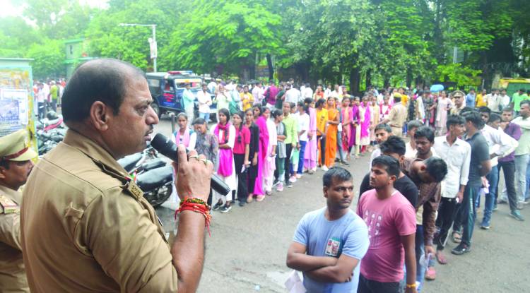 कड़ी सुरक्षा के बीच शुरू हुई पुलिस भर्ती परीक्षा 