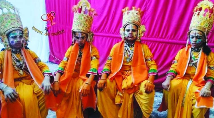 जन्मे है राम रघुरैया, अवधपुर में बाजे बधैया