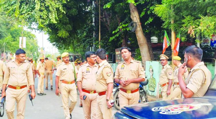  ई-रिक्शा चालक संघ के अध्यक्ष को पुलिस ने उठाया