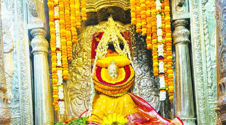 मां अन्नपूर्णा का गौरी रूप में दर्शन पाकर भक्त हुए निहाल 