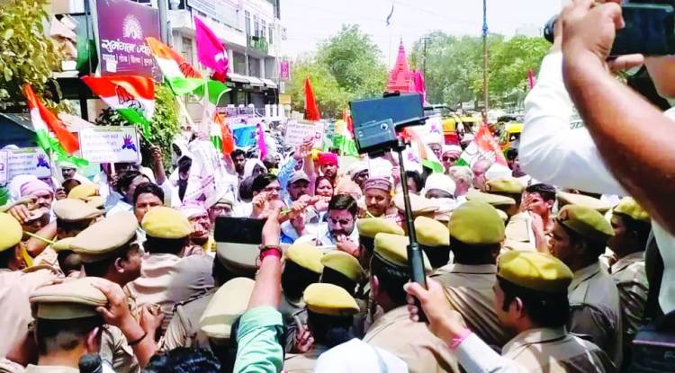 पीएम कार्यालय पर कांग्रेस, कम्युनिस्ट पार्टी और सपा का हल्लाबोल