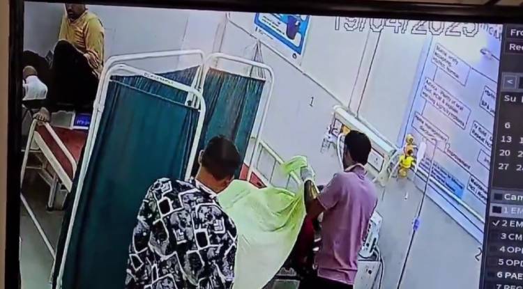 Varanasi में एक नामी अस्पताल के कर्मचारी का गंदा कारनामा, शव से चुराए सोने के इतने कंगन, ऐसी खुली पोल तो पुलिस ने किया गिरफ्तार