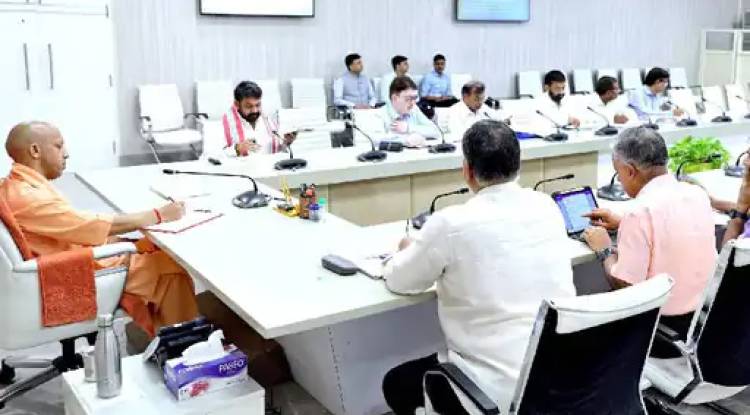 यूपी के हर मंडल में हों आयुष महाविद्यालय, एक ही जगह मिले सभी पद्धतियों की दवाएं: CM योगी के निर्देश