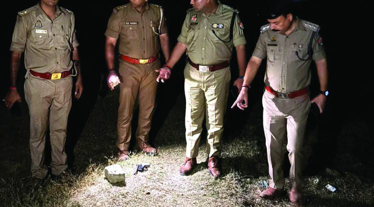 आधी रात पुलिस और बदमाश के बीच तड़तड़ाई गोलियां 