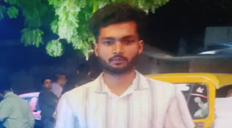   Varanasi: पुलिस लाइन में करंट की चपेट में आने से बिजली कर्मी की मौत, अचानक चालू हो गई बिजली