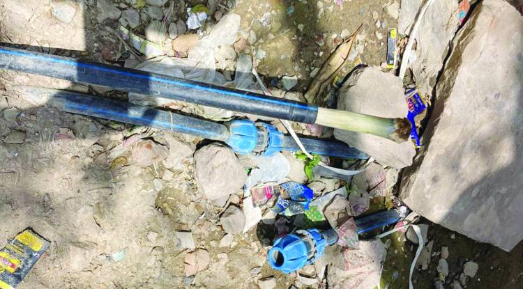 विभाग की मेहरबानी से पानी चोरी कर धड़ल्ले से हो रही खेतों की सिंचाई