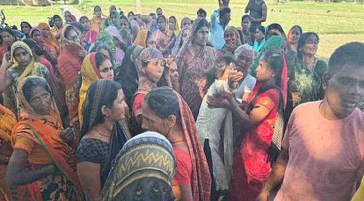  आजमगढ़ में ओझा ने भूत भगाने के नाम पर महिला को पीटा... पिलाया टॉयलेट का पानी; हुई मौत