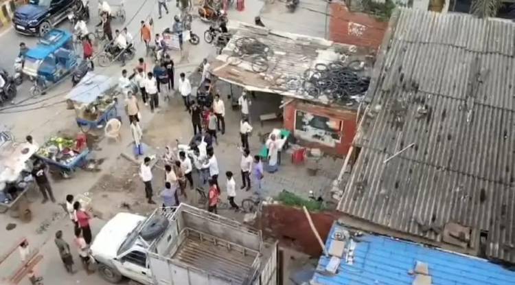 लड़की को फ्रेंड रिकवेस्ट भेजा कोई और पिट गया कोई और ... 