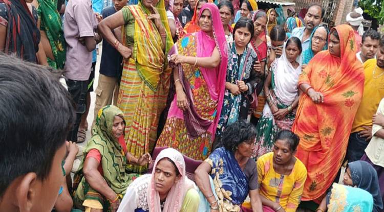 आजमगढ़ में युवक की हत्या, पुलिस चौकी से चंद कदम दूरी पर मिला शव