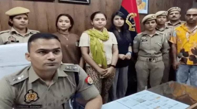 अश्लील रील बनाने वाली 2 बहनों समेत 4 अरेस्ट, अश्लील इशारे और गंदी गालियां, फूहड़ कंटेंट... चार लाख फालोवर्स, 50  हजार की कमाई
