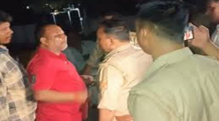 कानपुर में बिजली से परेशान ग्रामीणों को सचेंडी इंस्पेक्टर ने दी धमकी!, इंस्पेक्टर ने कहा जान लो, पहचान लो, भागते फिरोगे, 300 पर FIR