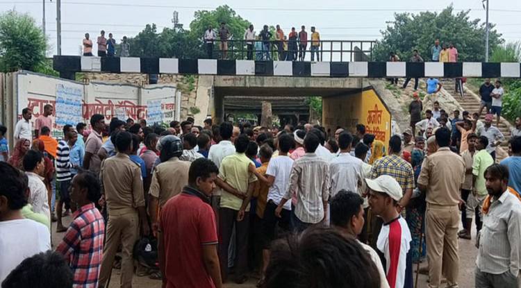 मिर्जापुर में रील बनाने के चक्कर में हादसा, तेज रफ्तार स्कॉर्पियो ने चार को कुचला, एक की मौत