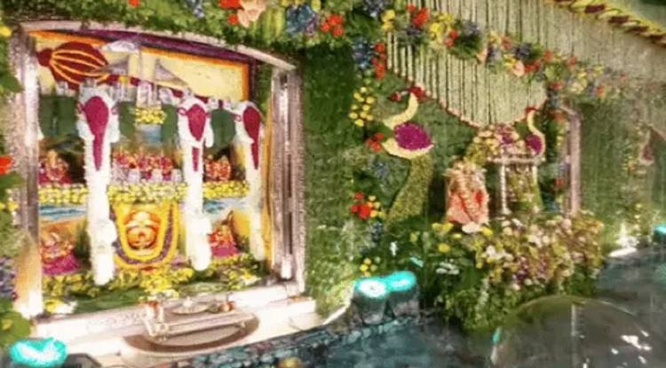 त्रिदेव मंदिर में जलविहार शृंगार की अनुपम झांकी, भक्तों का उमड़ा सैलाब