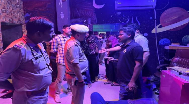 स्पा सेंटर पर पुलिस का डंडा, आखिर क्यों पर जाता है ठंडा !