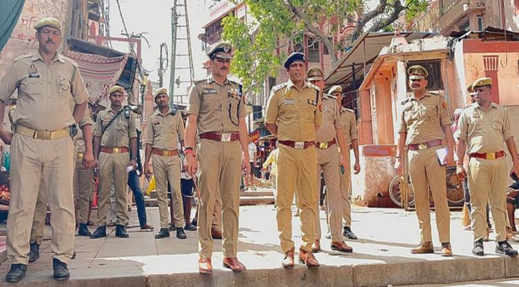 वाराणसी में सुगम यातायात के लिए ऑटो लेन व्यवस्था शुरू, साइबर जागरूकता अभियान में 5400 लोग हुए शामिल