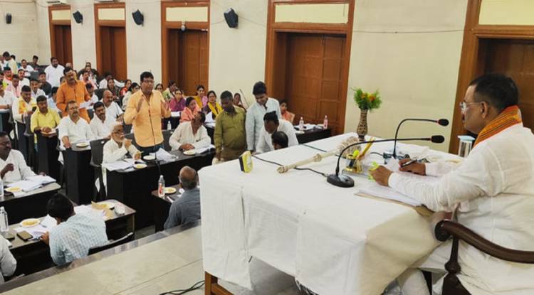 नगर निगम ने आवारा कुत्तों पर कसा शिकंजा, दो महीने में बनेगी कार्ययोजना