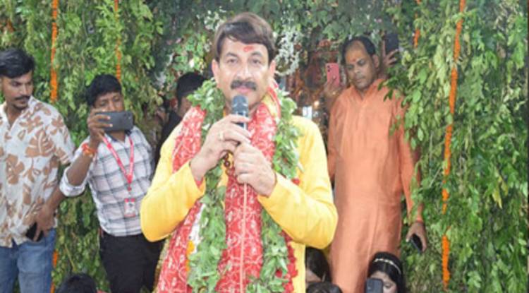 Durga Kund Music Festival:  मां कूष्माण्डा महोत्सव की पांचवी निशा मनोज तिवारी के भजनों से सजा मां का दरबार