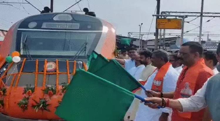 मेरठ से वाराणसी के लिए वंदेभारत ट्रेन का संचालन शुरू, यात्रियों को मिलेगा अयोध्या और काशी विश्वनाथ धाम का लाभ