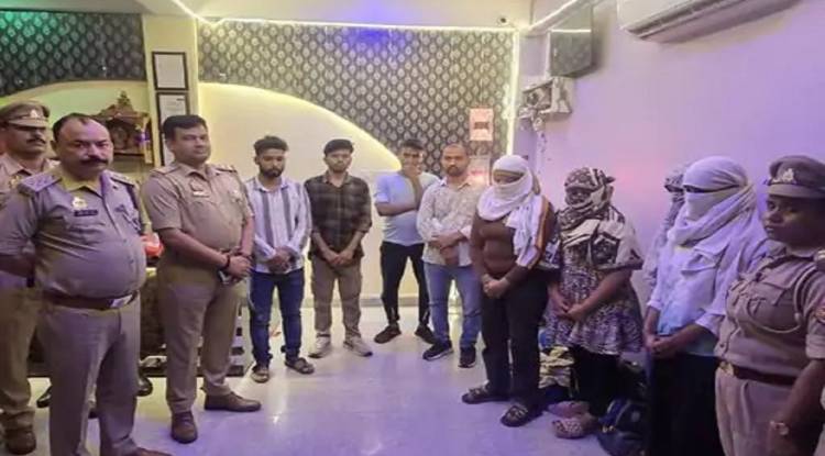 वाराणसी में स्पा एंड सैलून की आड़ में देह व्यापार का भंडाफोड़