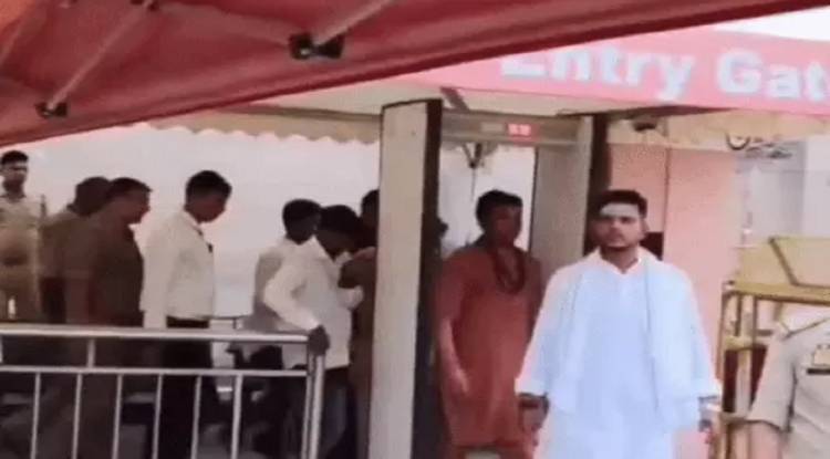 “जो हूं, बाबा की वजह से हूं” ,काशी पहुंचे रवि किशन, बाबा विश्वनाथ का किया दर्शन 