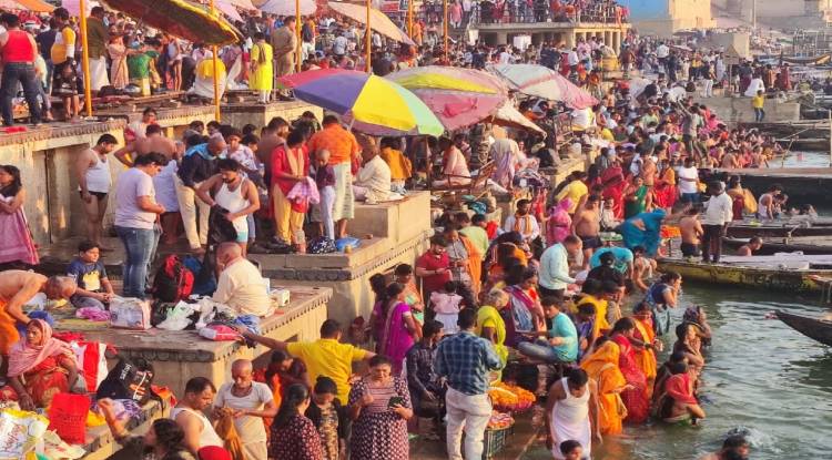 गंगा घाटों-सरोवरों पर उमड़ा श्रद्धा का मेला