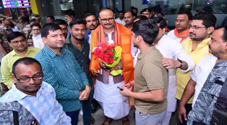 वाराणसी पहुंचे डिप्टी सीएम बृजेश पाठक,  विपक्ष पर किया तीखा प्रहार- बोले, फेक वोटर लिस्ट सुधारना लोकतंत्र को मजबूत करने की दिशा में कदम