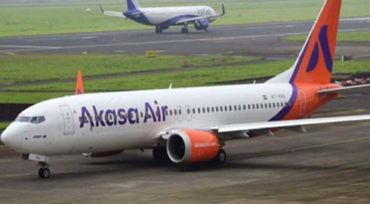 वाराणसी एयरपोर्ट पर सनसनी: उड़ान से पहले यात्री ने खोला इमरजेंसी डोर, मचा हड़कंप