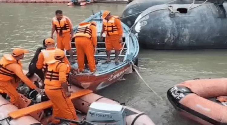 वाराणसी में गंगा में डूबते-डूबते बचा श्रद्धालु, एनडीआरएफ की सतर्कता से मीर घाट पर टली बड़ी अनहोनी