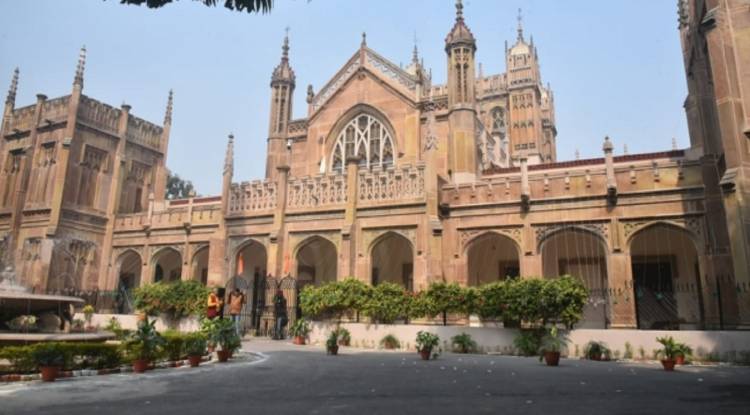 संपूर्णानंद विश्वविद्यालय में बढ़ा विवाद: प्रोफेसर पर हमले के आरोपों से मचा हड़कंप, थाने और हाईकोर्ट में लगाई गुहार