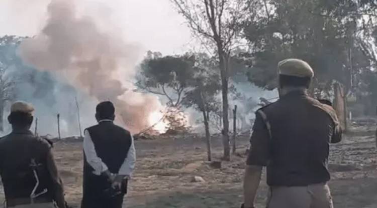 बाराबंकी में पटाखा फैक्ट्री में भीषण विस्फोट, दो की मौत, कई घायल