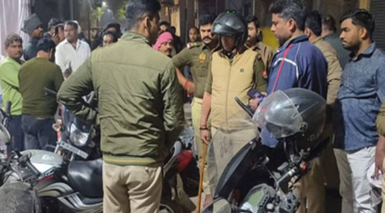 वाराणसी में तेरहवीं कार्यक्रम के दौरान हंगामा, पीआरवी जवानों से दबंगों ने की मारपीट