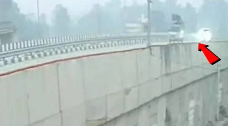 हाईवे पर फिल्मी स्टाइल हादसा : बोलेरो बेकाबू, 100 मीटर घिसटी, फिर खड़ी होकर चालक भागा