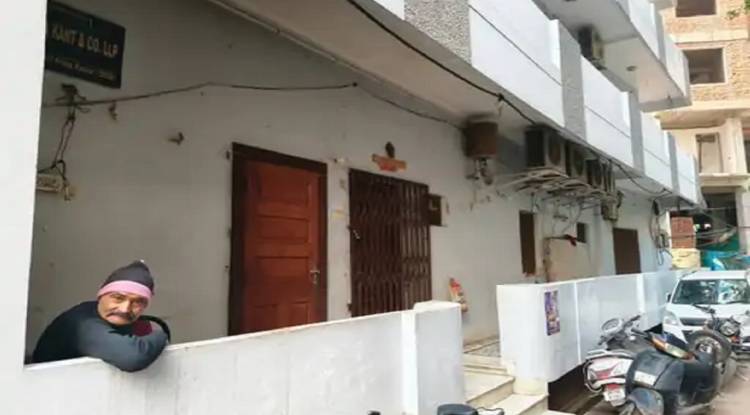 कमला पसंद मालिक की बहू ने लगाई फांसी, दिल्ली में मिला शव, पति की दूसरी शादी ने बढ़ाया तनाव