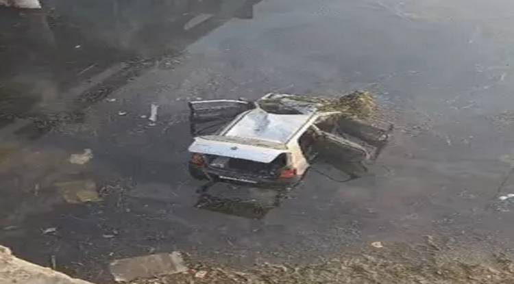 लखीमपुर में शादी से लौट रही कार नदी में गिरी, 5 की मौत; ग्रामीणों ने CPR देकर ड्राइवर को बचाया