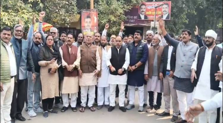 SIR की अंतिम तिथि बढ़ाने की मांग तेज, राजनीतिक दलों ने आयोग को भेजा मांग पत्र