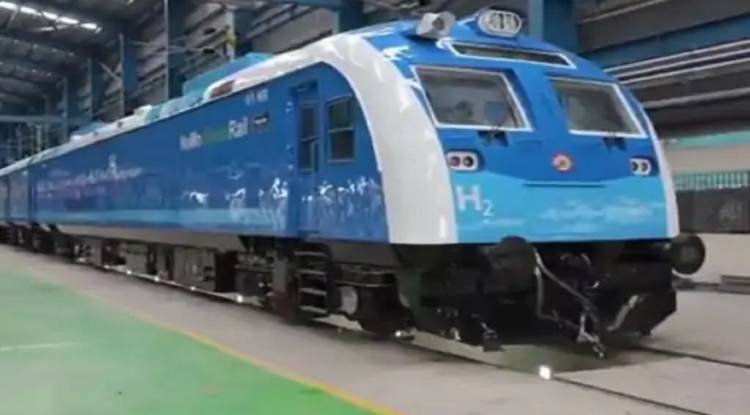 गोरखपुर–वाराणसी में दौड़ेगी हाइड्रोजन ट्रेन; IIT-BHU–MMMUT में बनेगा ग्रीन हाइड्रोजन सेंटर ऑफ एक्सीलेंस