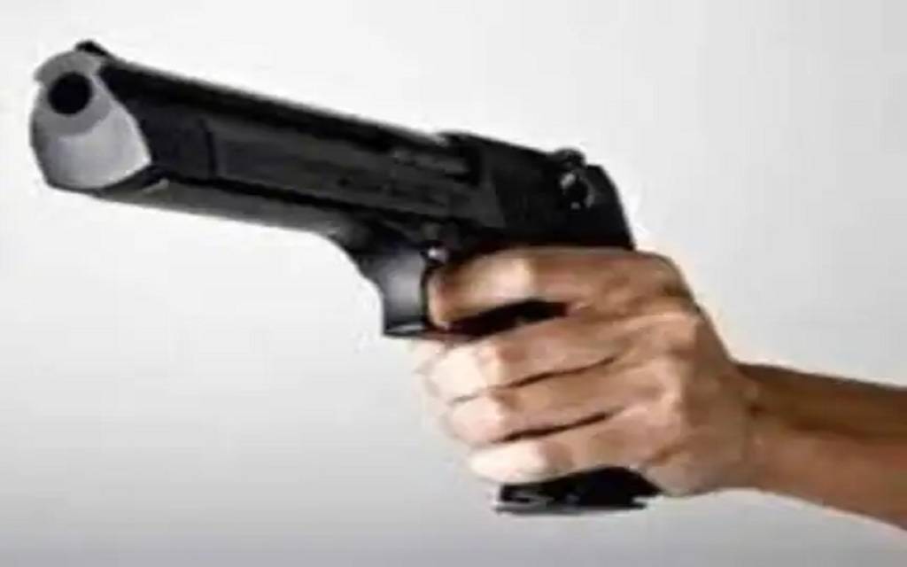 बीएचयू अस्पताल में महिलाकर्मी को बंदूक दिखाकर जान से मारने की धमकी, जाने पूरा मामला 